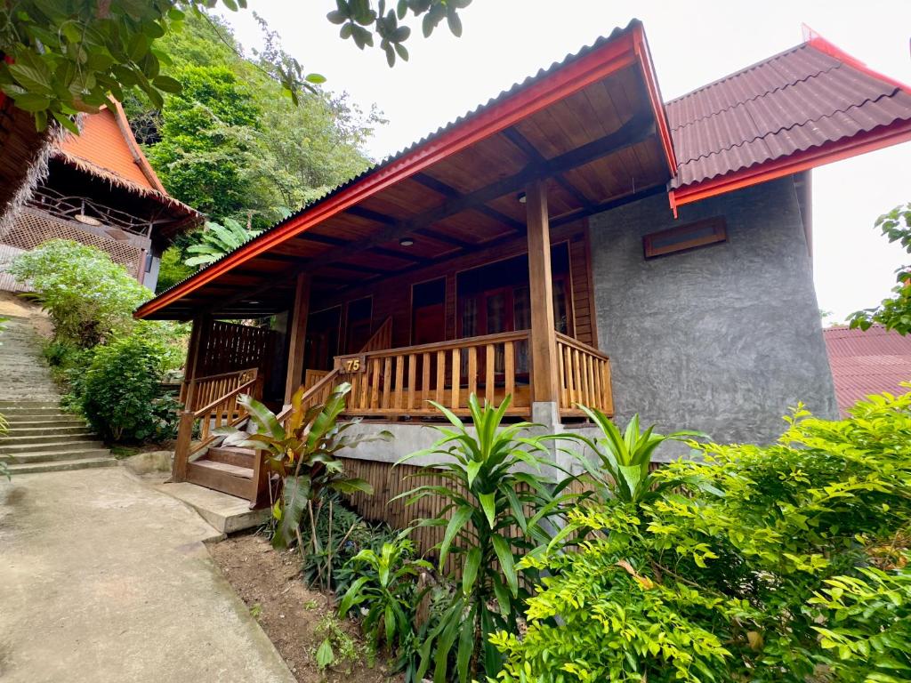 Deluxe Bungalow with Balcony - Air Conditioning